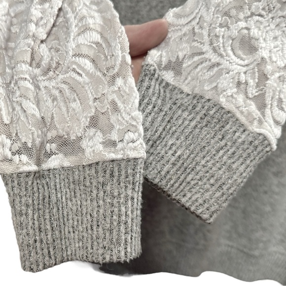 Torrid Heather Gray Super Soft Plush Lace Sleeve Raglan Sweatshirt Size 2 2XL - Picture 11 of 16